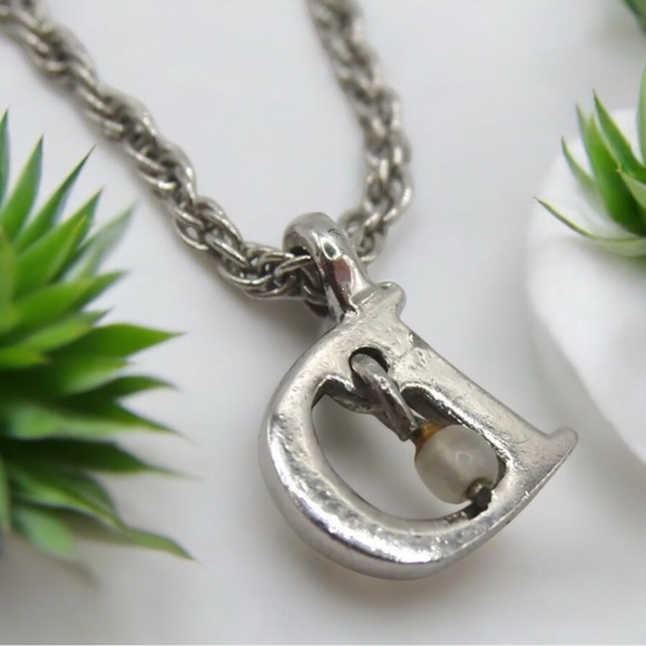 DIOR Signature D Logo Necklace β¨π€© - Picture 6 of 6